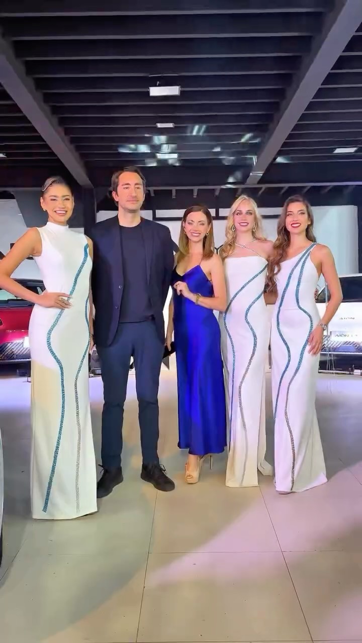 En Expocruz 2025 fuimos parte de un momento histórico: la presentación del AION UT, el auto eléctrico con mayor autonomía y mejor precio de Bolivia.
GAC y VIAGGIO presentaron este modelo que marca el inicio de una nueva era de movilidad sostenible en el país.
✨ Innovación, tecnología y futuro se vivieron en cada detalle de esta gran noche.
#Expocruz2025 #LolaGroup #AIONUT #MovilidadSostenible