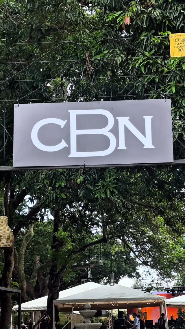 Una fiesta donde la energía, la música y la diversión lo dijeron todo.✨

Así vivimos la Fiesta de Fin de Año de CBN, un encuentro vibrante con shows en vivo de Corona, la explosión de la hora loca y el espectáculo de La Naranja Mecánica.

Una noche creada para disfrutar, compartir y celebrar en grande.
Nuestro equipo estuvo detrás de cada detalle de producción y ambientación, construyendo una experiencia donde la emoción se sintiera en cada rincón.

Porque cuando la celebración es auténtica, el resultado siempre es inolvidable.

#LolaGroup #CBN #EventosConExperiencia