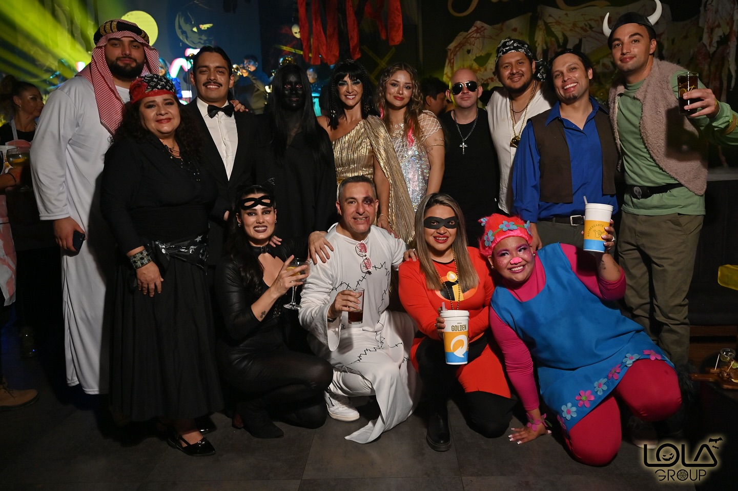 El portal se abrió…
y los demonios bailaron con nosotros.
🔥 Así se vivió EL CONJURO DE LOS DEMONIOS, la fiesta de Halloween más esperada del año y el inicio de los festejos por los 20 años de Lola Group.
Gracias a todos los que fueron parte de esta noche épica, llena de música, locura y magia infernal.
Nos vemos en el próximo ritual 😈
