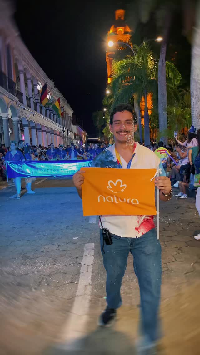 ¡La Fiesta Grande brilla más cuando cuidamos nuestra casa! ✨💚

Nos llena de orgullo acompañar a @natura.bolivia en la campaña “Santa Cruz brilla en Carnaval”, impulsando una campaña que busca que la alegría no se convierta en basura. Estuvimos presentes en las 4 precas y la Coronación, viviendo la tradición pero con un propósito claro: mantener nuestra ciudad limpia y ordenada. ♻️

Ha sido un recorrido intenso activando en cada preca, ¡y lo que se viene en el Corso será aún mejor! 🚀

📍 Sumate vos también: Buscá los contenedores, reciclá y cuidá tus espacios. Registrá a tu barrio en la plataforma oficial. ¡El barrio más limpio gana la refacción de su parque! 🛝🌳

#SantaCruzBrillaenCarnaval