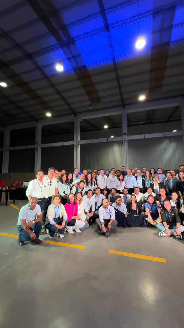 Cuando una marca apuesta por su gente, nacen experiencias que inspiran.
Inchcape reunió a todos sus colaboradores en una jornada distinta: capacitación, integración y un reto gastronómico inolvidable 🍴🔥.
De la mano del chef @bonifazmarko , junto a @camilalechinhapo y @gushifranklin , los equipos se pusieron el delantal para aprender, crear y competir por el mejor emplatado. Una tarde para conectar, disfrutar y fortalecer el orgullo de ser parte de Inchcape 🚘💙.
¡Seguimos creando momentos memorables que unen, motivan y dejan huella!